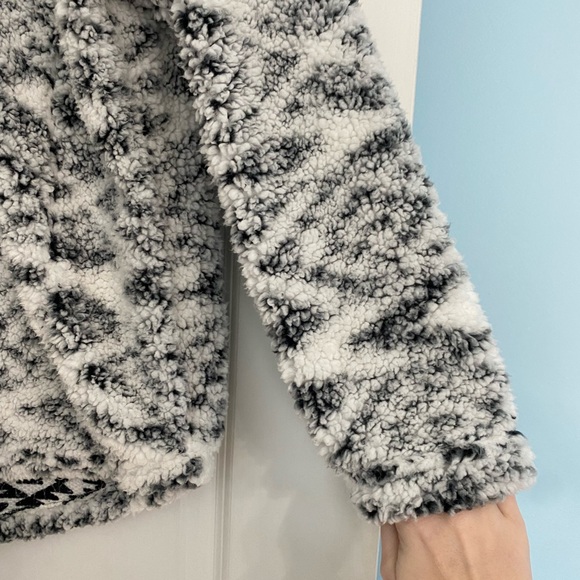 Cozy Sherpa Black and White Patterned Pullover - Picture 3 of 8
